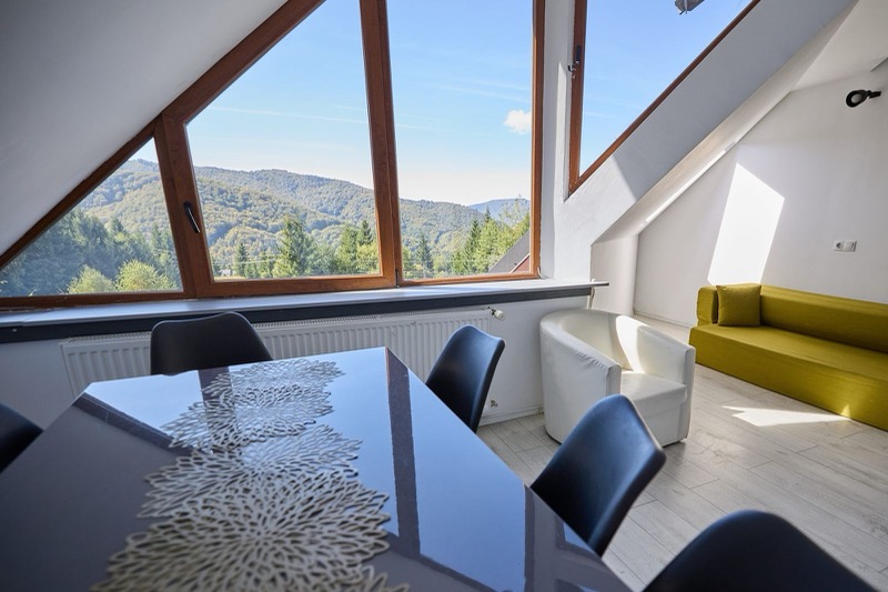 Dining în Mountain Apartments