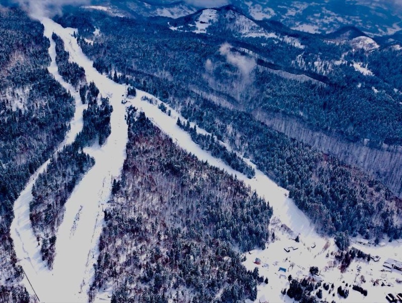 Pârtiile SuperSki Cavnic văzute de sus, iarna