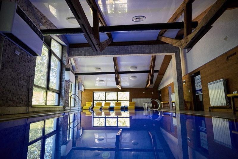 Piscina interioară a Hotelului SuperSki